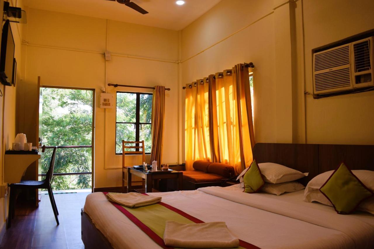 Brahmaputra Jungle Resort Guwahati Exteriör bild