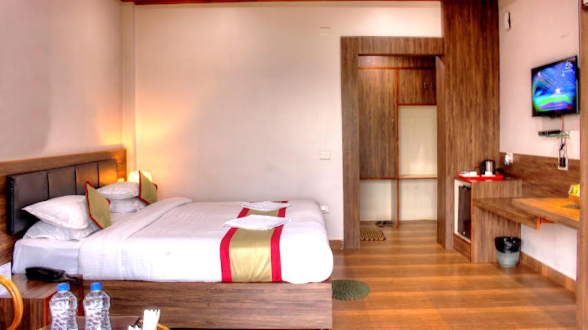 Brahmaputra Jungle Resort Guwahati Exteriör bild